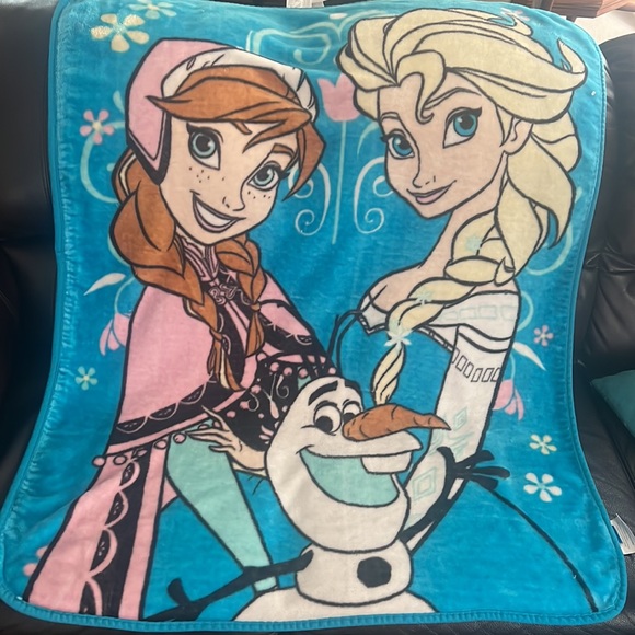 Disney Girls Frozen Fleece Blanket Size 34.5” X 47” - Picture 1 of 10